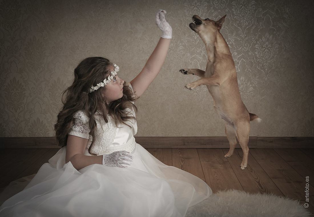  Fotografia de comunión de Paloma con su perrita Lola
