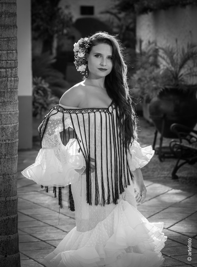 Sesión fotos blanco y negro gitana exteriores